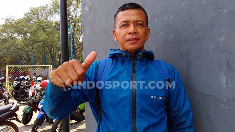 Mantan pemain Persib, Dadang Hidayat saat ditemui INDOSPORT di Lapangan Lodaya, Kota Bandung belum lama ini. Copyright: © Arif Rahman/INDOSPORT