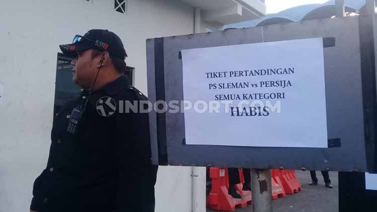 Tiket laga Shopee Liga 1 2019 antara PSS Sleman vs Persija Jakarta sold out. Copyright: © Ronald Seger/INDOSPORT