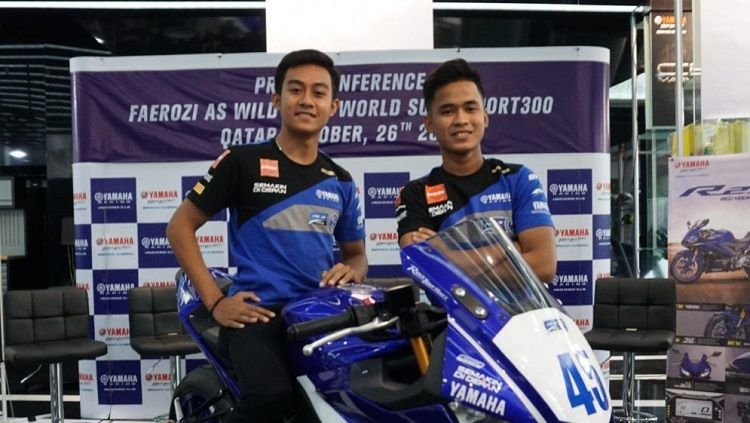 Pembalap Yamaha Racing Indonesia, Galang Hendra Pratama dan Muhammad Faerozi, siap tampil maksimal di World SSP300. Copyright: © Yamaha Racing Indonesia