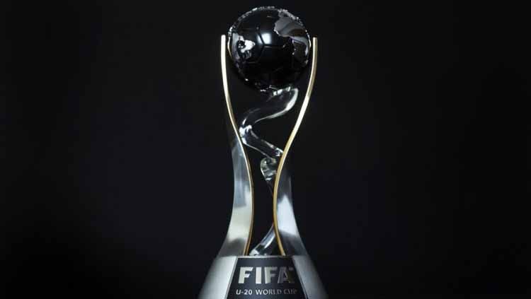 Trofi Piala Dunia U-20. Copyright: © FIFA