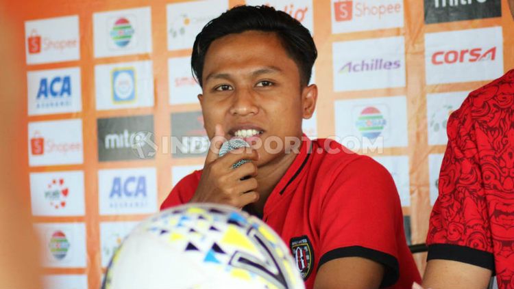 Pemain Bali United, Fahmi Al Ayyubi, dalam jumpa pers menjelang laga Liga 1 2019. Copyright: © Nofik Lukman Hakim/INDOSPORT
