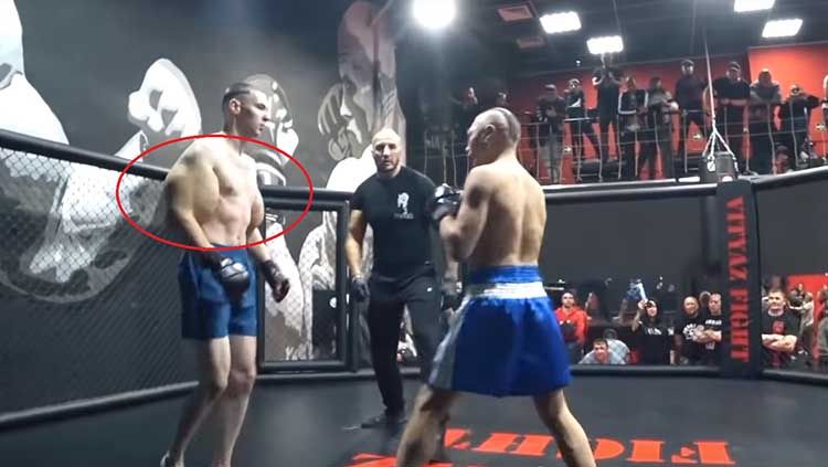 Binaragawan kontroversial dari asal Rusia, Kirill Tereshin, kembali mencuri perhatian lantaran KO (Knock Out) hanya dalam waktu tiga menit saja dalam pertarungan Mix Martial Arts (MMA). Copyright: © RT Sports