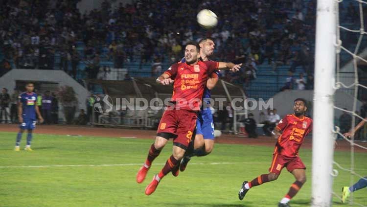 PSIS Semarang bermain imbang 2-2 dengan Borneo FC dalam laga pekan ke-25 Shopee Liga 1 2019 di Stadion Moch. Soebroto, Magelang, pada Sabtu (26/10/19) malam. Copyright: © Alvin Syaptia Pratama/INDOSPORT