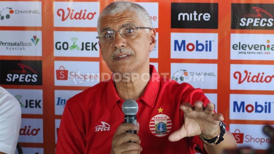 Meski sangat singkat melatih Persija Jakarta di gelaran Shopee Liga 1 2019, Edson Tavares mengakui telah jatuh hati kepada para Jakmania. Copyright: © Nofik Lukman Hakim/INDOSPORT