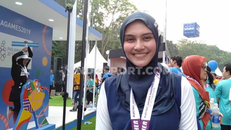 Rutin menjalani gerakan workout bisa membuat kulit lebih sehat dan cerah seperti artis Zee Zee Shahab. Copyright: © Shintya Anya Maharani/INDOSPORT