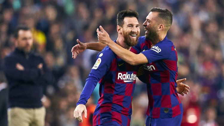 Raksasa LaLiga Spanyol, Barcelona, bisa berpuas diri karena sukses menangi perang. Akan tetapi Lionel Messi tetap akan menjadi pemenang karena tertawa di akhir. Copyright: © Alex Caparros/Getty Images