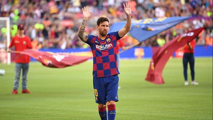 Lionel Messi kabarnya ancam bakal tinggalkan raksasa LaLiga Spanyol, Barcelona, jika tuntutannya datangkan striker Manchester City, Sergio Aguero, tak terpenuhi. Copyright: © David Ramos/GettyImages