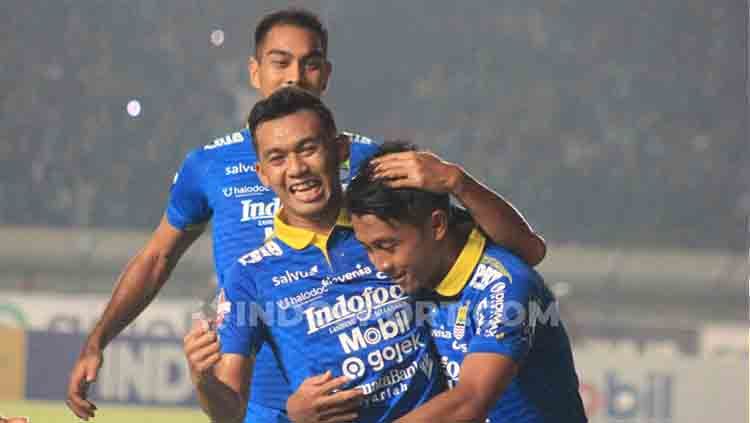 Selebrasi gol Febri Hariyadi di laga Liga 1 antara Persib Bandung vs PSIS Semarang. Copyright: © Arif Rahman/INDOSPORT