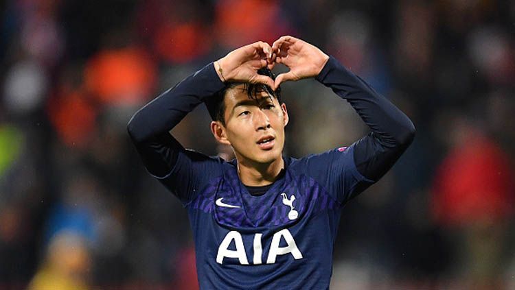 Pemain klub Liga Inggris Tottenham Hotspur, Son Heung-min, tak perlu melaksanakan tes virus Corona meski kembali dari negerinya, Korea Selatan. Copyright: © Justin Setterfield/GettyImages