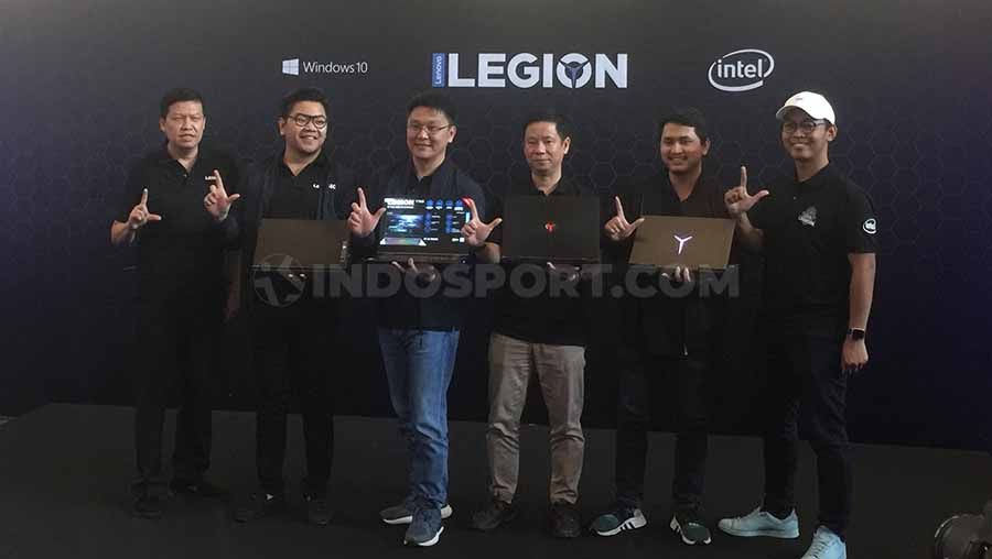 Lenovo Legion dukung industri eSports Indonesia melalui kompetisi Rise of Legion dan Legion of Champions Seri 4, Mall Taman Anggrek, Kamis (07/11/19). Copyright: © Karina Kusuma Wijaya/INDOSPORT