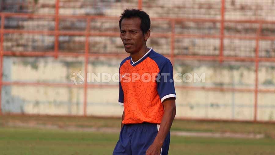 Yusuf Ekodono, pelatih PS Hizbul Wathan (PSHW) yang berencana merombak pemain di saat Liga 2 tengah tak jelas. Copyright: © Fitra Herdian/INDOSPORT