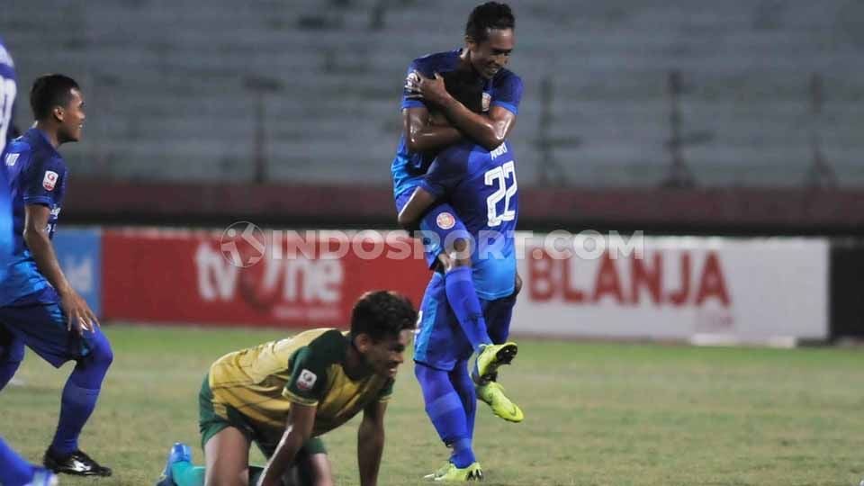 Laga kedua Grup A Babak 8 Besar Liga 2 2019 antara  Persewar Waropen vs Persiraja Banda Aceh berakhir sama kuat. Copyright: © Fitra Herdian/INDOSPORT