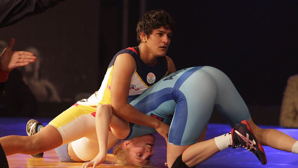 Ritu Phogat (kiri) pegulat wanita dari India Copyright: © JS Grewal/Hindustan Times via Getty Images