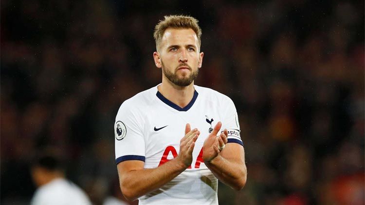 Striker Tottenham Hotspur, Harry Kane, buka suara soal kelanjutan Liga Inggris musim ini yang masih belum jelas. Copyright: © Evening Standard