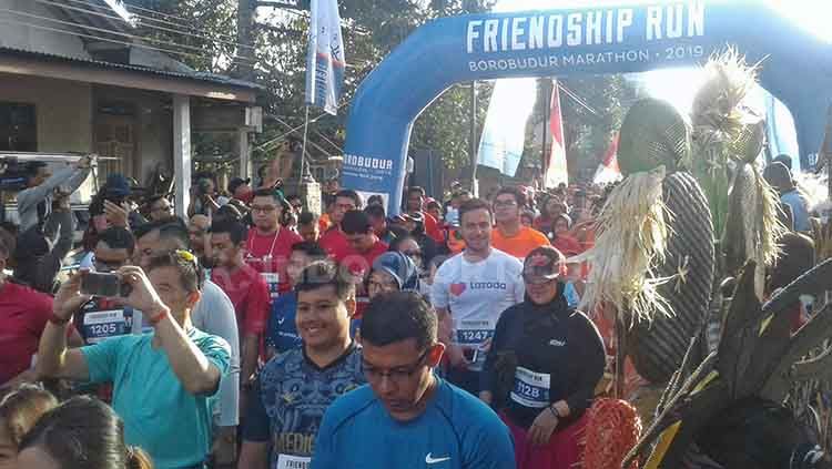 Pelepasan Peserta Friendship Run Borobudur Marathon 2019 di kawasan obyek wisata Candi Borobudur, Magelang, Jawa Tengah Copyright: © Ervan Yudhi/INDOSPORT