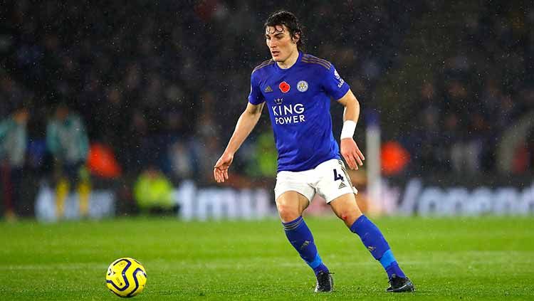 Bek klub Liga Inggris, Leicester City, Caglar Soyuncu pada laga saat melawan Arsenal. Copyright: © Malcolm Couzens/Getty Images