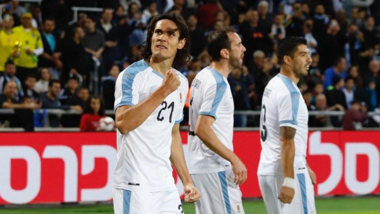 Edinson Cavani melakukan selebrasi usai mencetak gol untuk Uruguay ke gawang kolombia. Copyright: © auf.org.uy