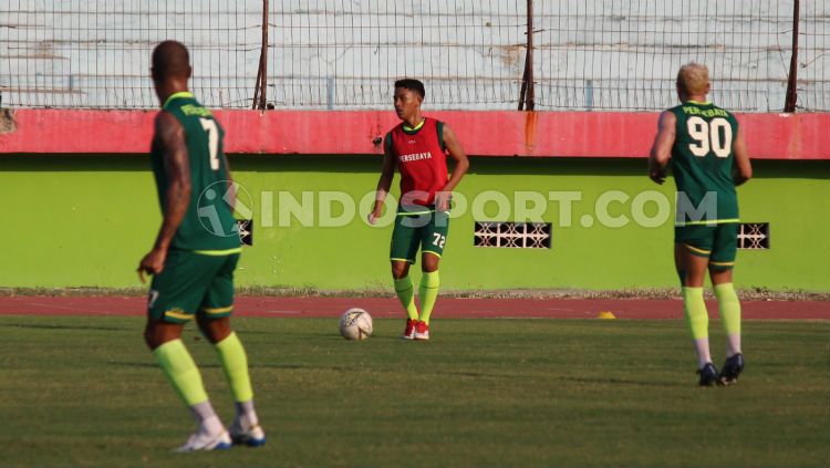 Persebaya Surabaya kembali menggelar latihan di Lapangan Polda Jatim pada Senin (09/12/19) sebagai persiapan jelang melawan Arema FC di Liga 1. Copyright: © Fitra Herdian Ariestianto/INDOSPORT