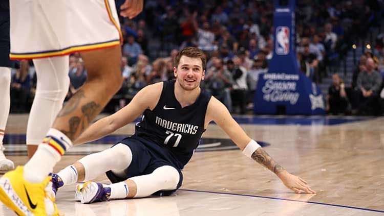 Mavericks Vs Lakers Frustrasi Luka Doncic Robek Jerseynya Sendiri Indosport