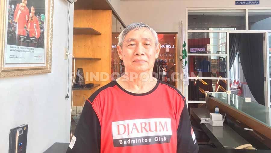 Legenda bulutangkis Indonesia, Christian Hadinata akhirnya memutuskan pensiun dari PB Djarum usai 42 tahun mengabdi. Copyright: © Alfia Fadilla/INDOSPORT