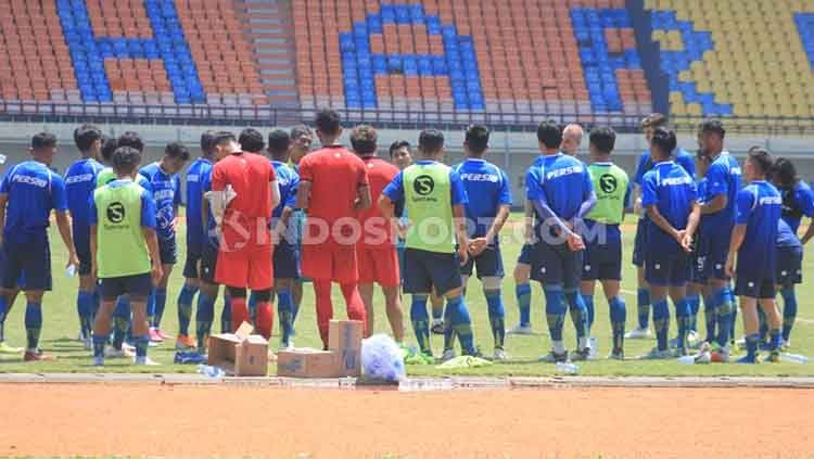 Latihan skuat klub Liga 1 Persib Bandung masih belum dihadiri Febri Hariyadi dan Ardi Idrus. Copyright: © Arif Rahman/INDOSPORT