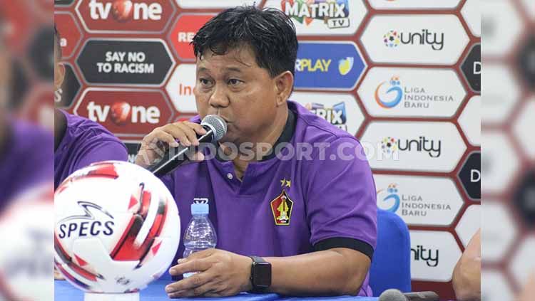 Pelatih Persik Kediri, Budiardjo Thalib. Copyright: © Nofik Lukman Hakim/INDOSPORT