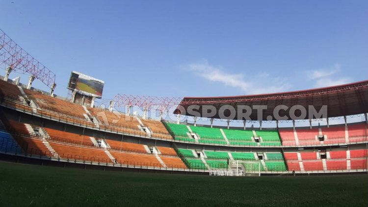 Laga Persebaya Surabaya melawan Arema FC dikabarkan tidak bisa digelar di Stadion Gelora Bung Tomo (GBT) dalam lanjutan Liga 1 pekan ke-32 Copyright: © Fitra Herdian Ariestianto/INDOSPORT