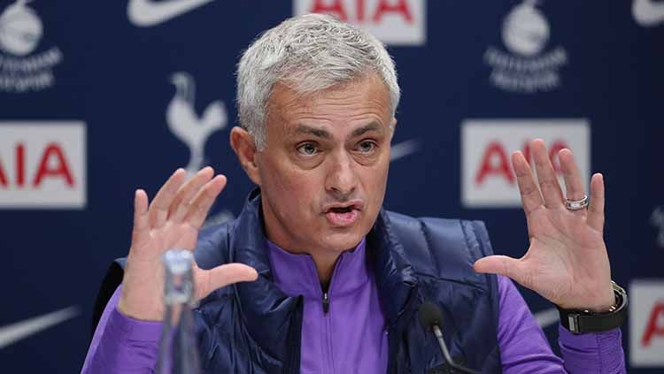 Jose Mourinho dalam jumpa pers bersama Tottenham Hotspur Copyright: © Tottenham Hotspur FC/Tottenham Hotspur FC via Getty Images
