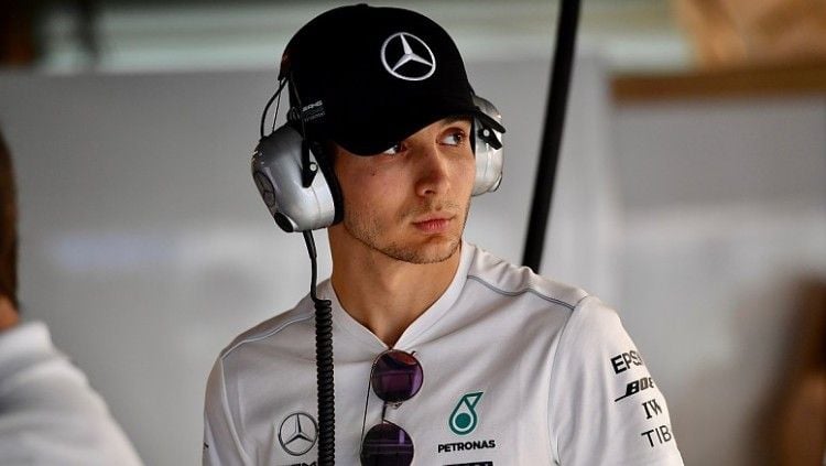Esteban Ocon mengklaim bahwa dirinya sangat lega karena bisa bergabung dengan Renault setelah menghabiskan satu tahun sebagai pengemudi cadangan di Mercedes. Copyright: © Auto Sport