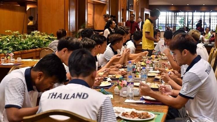 SEA Games 2019 kembali mengundang kontroversi usai dianggap menyajikan makanan otak-otak daging babi alias tidak halal atau haram. Copyright: © FA Thailand