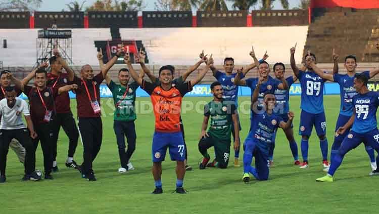 Persiraja Banda Aceh merayakan keberhasilan lolos ke Liga 1 2020 setelah mengalahkan Sriwijaya FC 1-0. Foto: Nofik Lukman Hakim Copyright: © Nofik Lukman Hakim/INDOSPORT