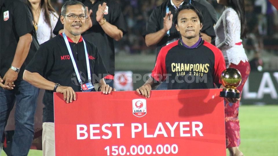 Pemain terbaik Liga 2 2019 yang kini bermain bersama Persita Tangerang, Taufiq Febriyanto nyatanya belum terpakai di kasta tertinggi sepak bola Indonesia, Liga 1 2020. Copyright: © Nofik Lukman Hakim/INDOSPORT