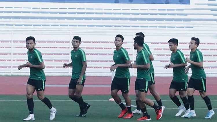Timnas Indonesia U-23 langsung menjalani latihan pasca menang 2-0 di laga perdana Grup B lawan Thailand. Laga melawan Singapura dianggap lebih penting ketimbang kontra Thailand. Copyright: © officialpssi