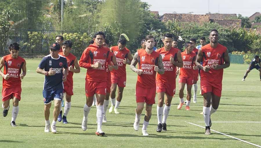 Skuat klub Liga 1 2019, PSM Makassar berlatih di Lapangan Yogyakarta International School (YIS) sebagai persiapan melawan PSIS Semarang beberapa hari yang lalu. Copyright: © Media PSM Makassar