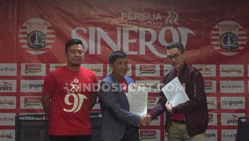 Persija Jakarta melakukan kerja sama dengan PT MSI untuk appareal baru. Copyright: © Petrus Manus Da'Yerimon/INDOSPORT