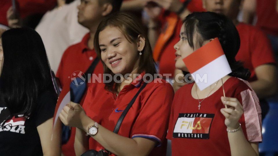 Suporter Cantik hadir pada pertandingan SEA Games 2019 antara Timnas Indonesia U-23 vs Singapura U-23 Copyright: © Ronald Seger Prabowo/INDOSPORT