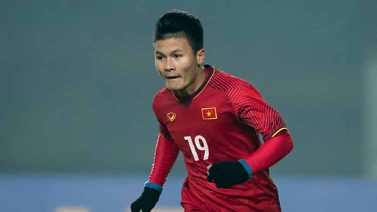 Bintang Timnas Vietnam, Nguyen Quang Hai, santer dikaitkan dengan raksasa Liga 1, Persija Jakarta, pada bursa transfer kali ini. Copyright: © affsuzukicup.com