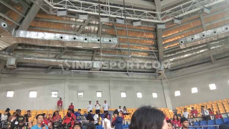 Insiden kurang mengenakkan terjadi di cabor angkat berat SEA Games 2019 di Ninoy Aquino Stadium, Manila, Filipina Minggu (01/12/19). Copyright: © Ronald Seger Prabowo/INDOSPORT