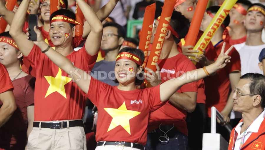 Timnas sepak bola putri Vietnam berhasil meraih medali emas SEA Games 2019 usai mengalahkan Thailand dengan skor 1-0, Minggu (8/12/19) kemarin. Copyright: © Ronald Seger Prabowo/INDOSPORT