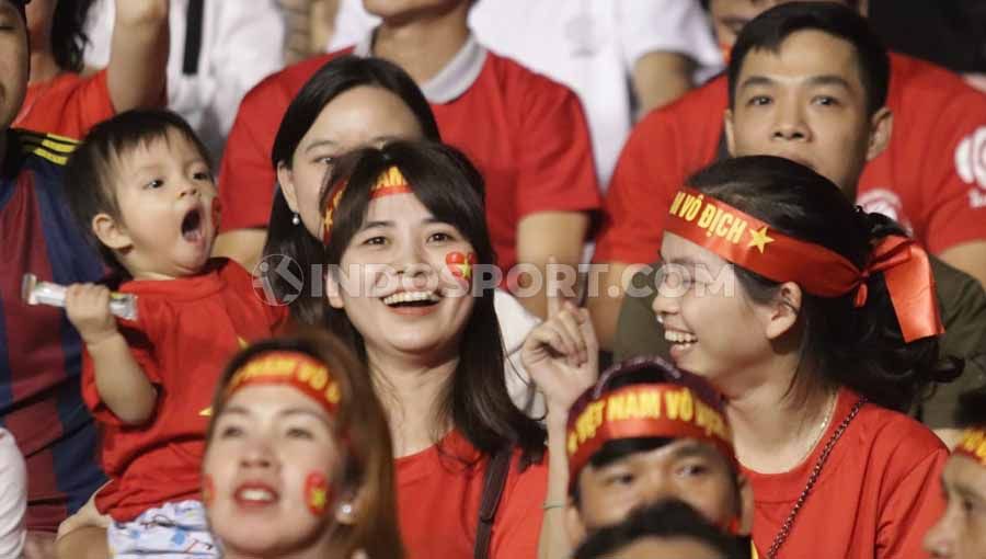 Tantang Timnas Indonesia U-23, Vietnam datangkan ‘fans cantik’ di final SEA Games 2019, Selasa (10/12/19) di Stadion Rizal Memorial, Filipina. Copyright: © Ronald Seger Prabowo/INDOSPORT