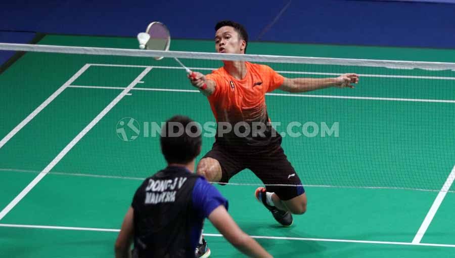 Tunggal putra Indonesia Anthony Ginting berhasil mengalahkan wakil dari Malaysia Soong Joo Ven pada Final di Muntinlipa Sport Complex, Manila, Rabu (04/12/19). Copyright: © Ronald Seger Prabowo/INDOSPORT