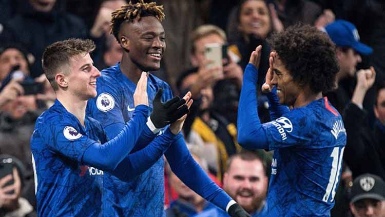 Selebrasi para pemain Chelsea usai menang atas Aston Villa dalam pertandingan Liga Inggris 2019-2020 pekan ke-15 di Stamford Bridge Copyright: © Sebastian Fredj/GettyImages