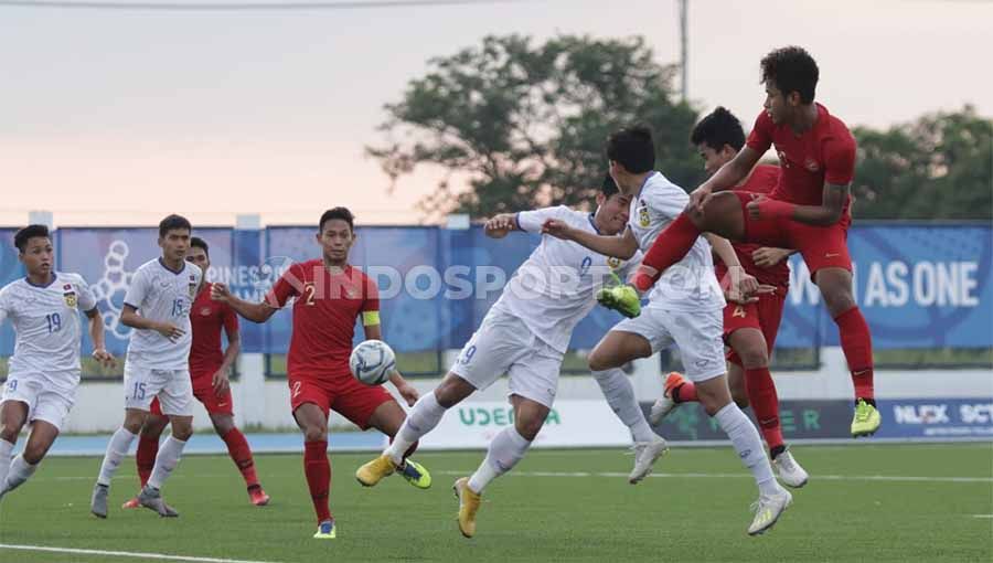 Suasana pertandingan antara Indonesia U-23 vs Laos U-23 SEA Games Filipina 2019, Kamis (05/12/19). Copyright: © Ronald Seger Prabowo/INDOSPORT