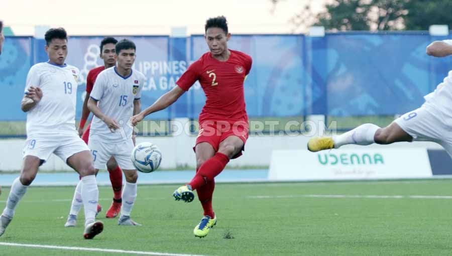 Laga pertandingan antara Indonesia U-23 vs Laos U-23 SEA Games Filipina 2019, Kamis (05/12/19). Copyright: © Ronald Seger Prabowo/INDOSPORT