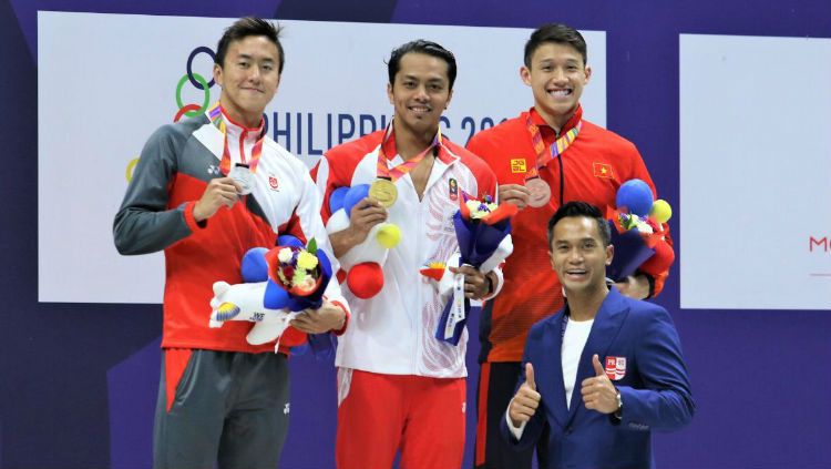 I Gede Siman Sudartawa akhirnya berhasil sabet mendali emas renang pertama bagi kontingen Indonesia di ajang SEA Games 2019, dari nomor 50 meter gaya punggung putra. Copyright: © Media CDM