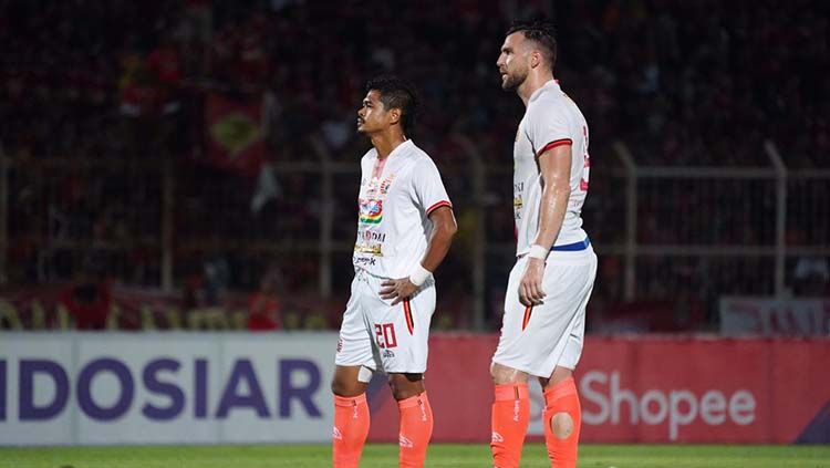 Pemain Persija Jakarta meratapi kekalahan dari Perseru Badak Lampung FC di Liga 1 2019. Copyright: © Media Persija