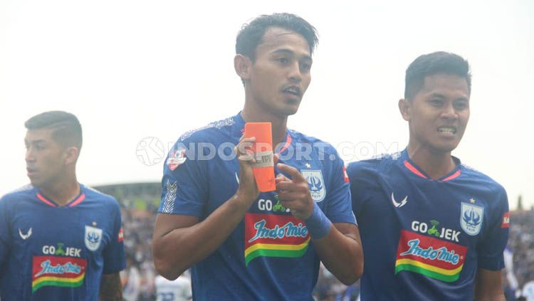 Striker PSIS Semarang, Hari Nur Yulianto membeberkan arti dua selebrasinya usai berhasil membobol gawang Arema FC dalam laga pekan ke-31 kompetisi Liga 1 2019. Copyright: © Alvin Syaptia Pratama/INDOSPORT