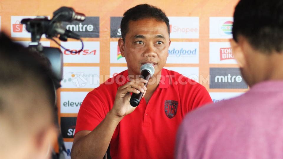 Asisten Pelatih Bali United, Eko Purdjianto, dalam jumpa pers menjelang laga Liga 1 2019. Copyright: © Nofik Lukman Hakim/INDOSPORT