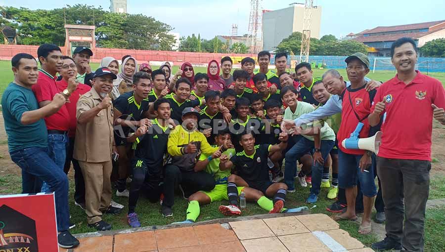 Keceriaan tim sepakbola putra Sulsel setelah berhasil lolos ke PON XX Papua 2020. Copyright: © Adriyan Adirizky/INDOSPORT