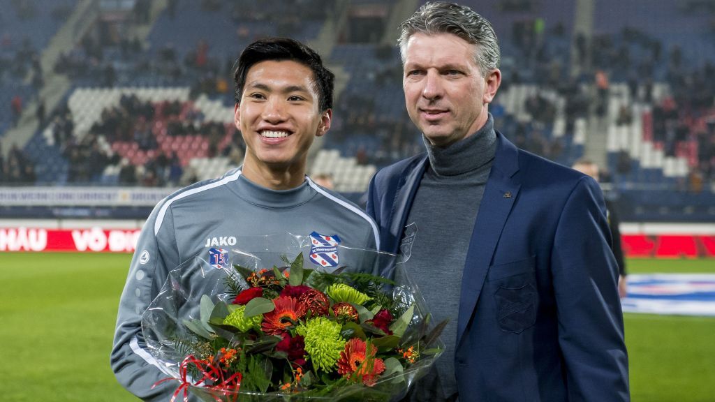 Hanoi FC siap membantu keuangan Heerenveen demi bisa mempertahankan Doan Van Hau. Copyright: © ANP Sport via Getty Images